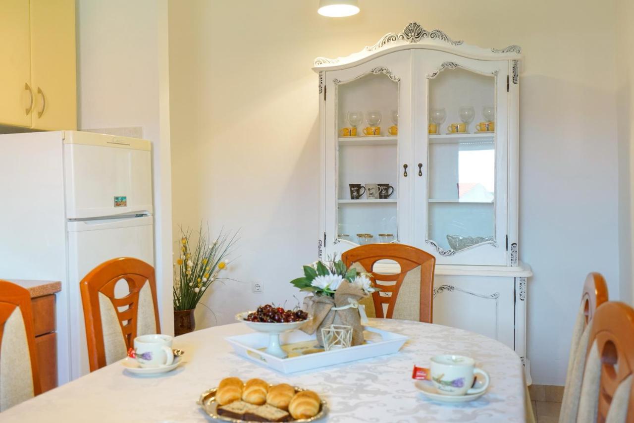 Apartment Jardin With Free Cowered Parking Zadar Exterior foto